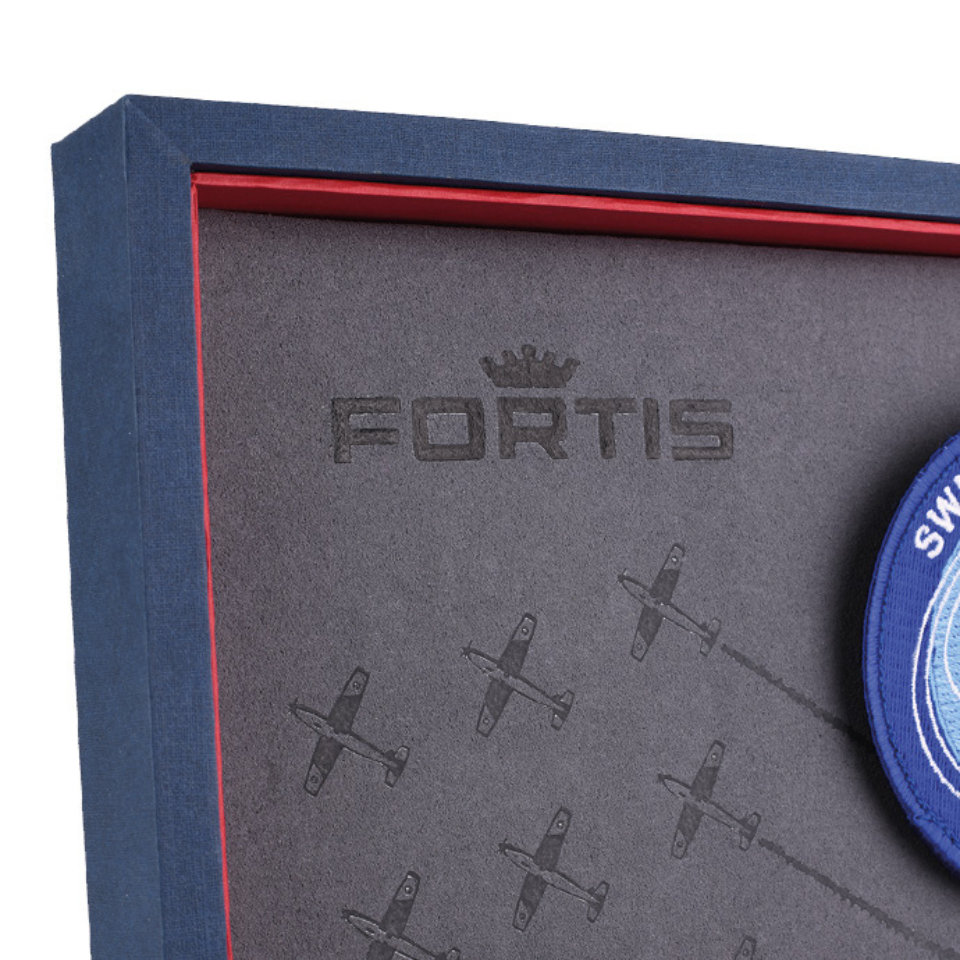 Caja de reloj Fortis azul con impresión blanca