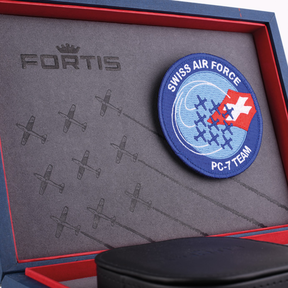Caja de reloj Fortis azul con impresión blanca